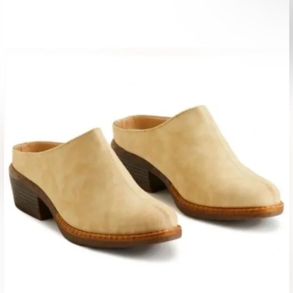 Elegant Cream Women's Mules - Picture 1 of 9
